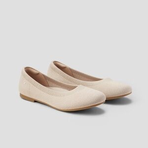 Vivaia Round toe Flats